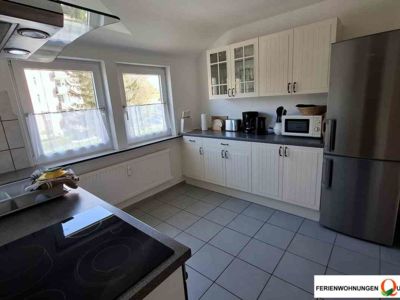 Die Küche in ferienwohnung 5 bietet alles, was man benötigt, um bis zu 8 Personen zu bekochen und einen schönen Aufenthalt in Altenau im Oberharz zu bereiten.