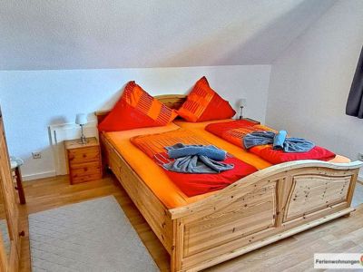 Schöne gemütliche kleine Ferienwohnung in Altenau für 2 Personen. Das Schlafzimmer ist im Landhausstil gehalten.